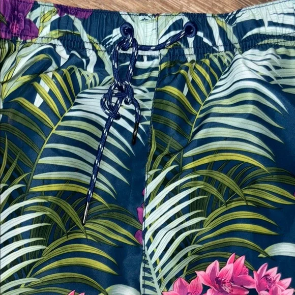 Tommy Bahama Green & Pink Swim Shorts with Tropical XL - Picture 6 of 9